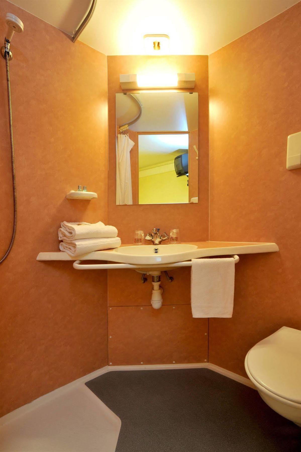 Hotel 4 Saisons Onet-le-Château Buitenkant foto